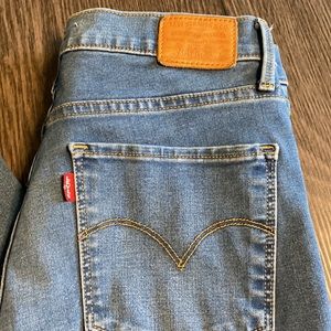 Levi’s 314 shaping straight jeans. Size 29.